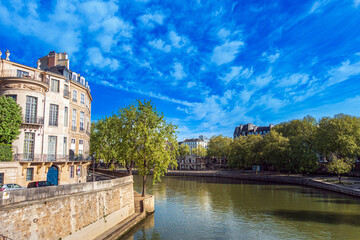 Naklejka premium PARIS, FRANCE - APRIL 8, 2022: Street view of Paris city, France.