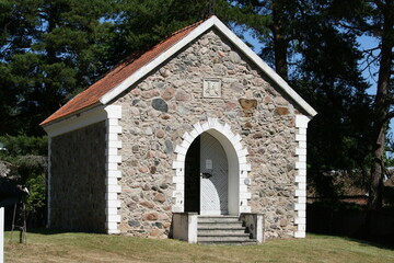 Fototapeta premium kleine Kapelle im Baltikum - kleine Kirche