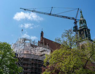 Baugerüst an der Sankt Marienkirche am Alexanderplatz