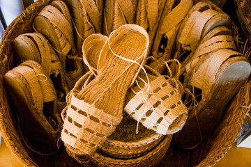 Bailarinas de esparto.Artesania tipica en esparto.Sant Miquel de Balansat.Es...