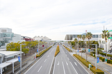 ペデストリアンデッキから見る幕張メッセの国際会議場と国際展示場と幕張イベントホール