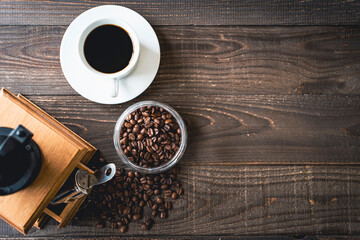 コーヒーとウッドテーブル