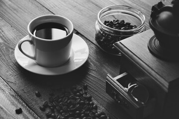 コーヒーとウッドテーブル