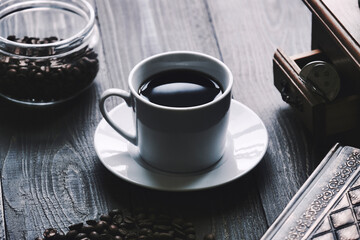 コーヒーとウッドテーブル