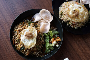 Fried noodle and egg