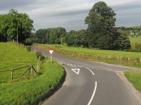 give way yield sign