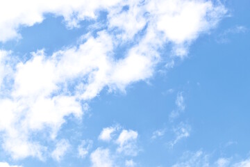 美しい青空と白い雲