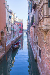 Fototapeta na wymiar Beautiful view of one of the Venetian canals in Venice, Italy
