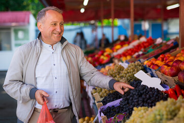 Man choosing fruits in market
