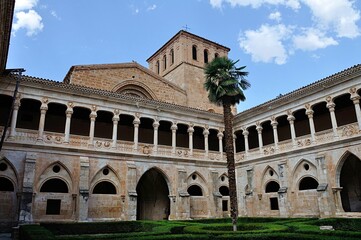 Obraz premium Claustro de los Caballeros (Santa María de Huerta)