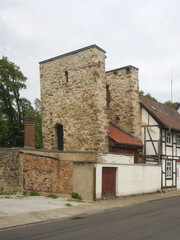Fototapeta na wymiar Einbeck - Mauerturm der alten Stadtbefestigung, Niedersachsen, Deutschland, Europa