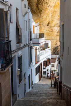 Dwellings built into rock overhangs above the Rio Guadalporcun, Setenil de las Bodegas, Andalucia