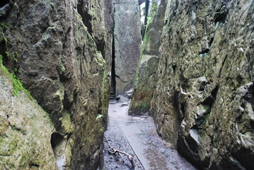 Szczeliniec Wielki, Poland, sandstone tourist route, rock walls on both sides