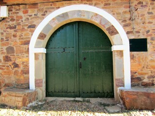 arched door
