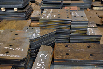 Metal cutting. Warehousing of finished parts with marking.