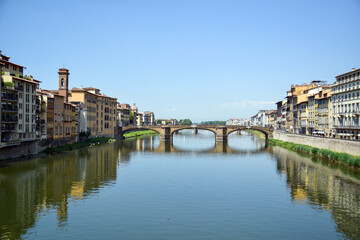 Fototapeta na wymiar Florencia la ciudad de los puentes 