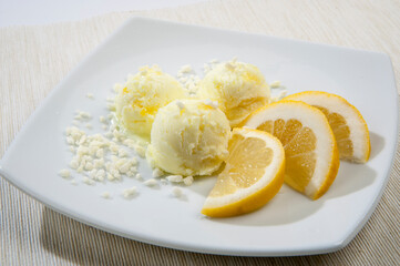Gelato al limone