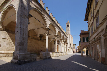 Fototapeta na wymiar Ascoli Piceno, Marche: The ancient arcades with the Cathedral of S. Emidio