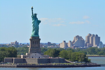Fototapeta premium The Statue of Liberty stands proud