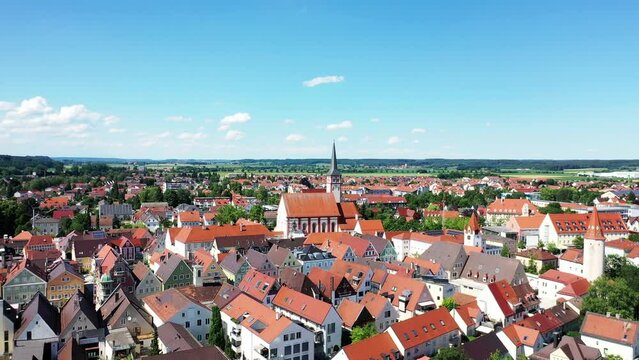 Drohnenvideo von Mindelheim mit Sehensw&uuml;rdigkeiten von der Stadt