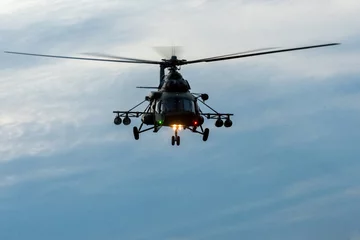 Tuinposter Poolse Mi-17 transporthelikopter © Robert Latawiec