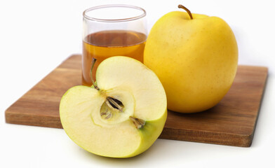 Naklejka na ściany i meble Apple cider vinegar with fresh fruit