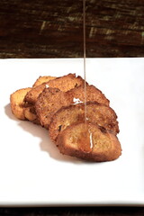 pain perdu, classic french toast with icing sugar and honey