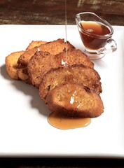pain perdu, classic french toast with icing sugar and honey