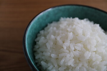 器に盛った白ご飯