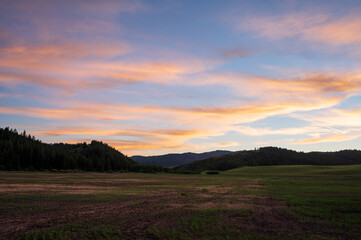 Obraz premium Evening rural landscape