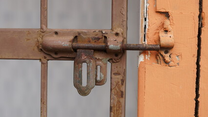 latch the door, The old fence has to use the old way of locking the door to be able to protect the property.