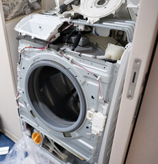 故障したドラム式洗濯機の修理点検工事