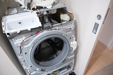 故障したドラム式洗濯機の修理点検工事