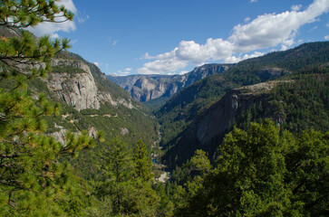 Fototapeta na wymiar Yosemite National Park in early Fall