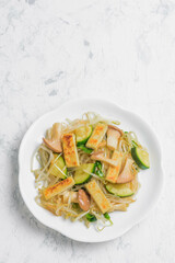 油揚げとモヤシとズッキーニのサラダ