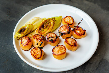 grilled scallops with leek and thyme