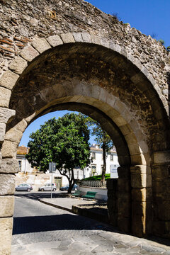 puerta de do&ntilde;a Isabel,patrimonio de la humanidad, Evora,Alentejo,Portugal, europa