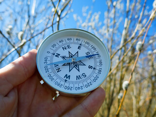 Winter-spring hiking (spring independent travel in forest and river, willow catkins), camping...