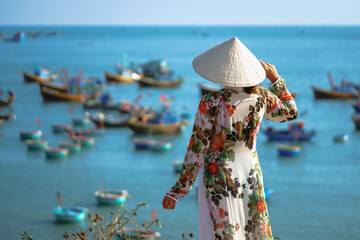 Vietnamese lady with Ao Dai Vietnam traditional dress - 513904800