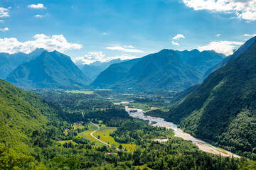 Obraz premium Wanderung zum Boka Wasserfall im Soca-Valley - Bovec - Slowenien