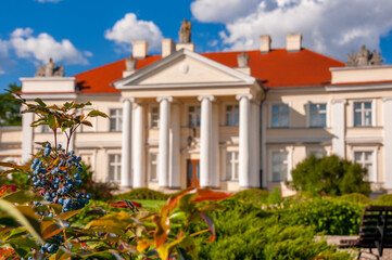 Fototapeta na wymiar Palace in Smielow, a settlement in Greater Poland Voivodeship.