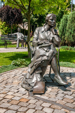 statue of Agnieszka Osiecka