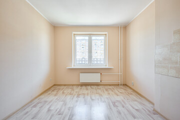 Photo of an empty room before the sale