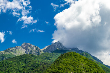 Erkundung der alten Festung Kluze in der Nähe der Stadt Bovec - Soca-Valley - Slowenien