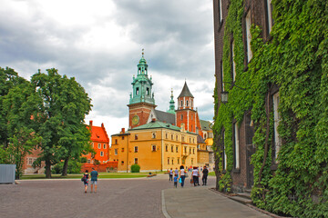 Fototapeta na wymiar Wawel Castle in Krakow, Poland 