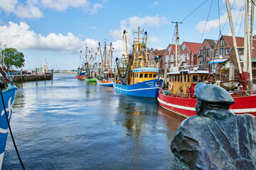 Rundgang im Hafen von Neuharlingersiel in Ostfriesland