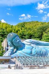 夏の南蔵院　涅槃像　福岡県篠栗町　Nanzoin in summer. Reclining Buddha. Fukuoka-ken Sasaguri town.