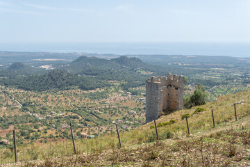 Fototapeta na wymiar Ruins of the Castell de Santueri in Felanitx town