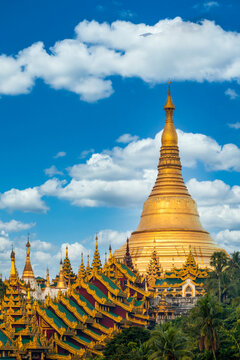 Shwedagon Pagoda attraction in Yagon City with blue sky background, Shwedagon Pagoda ancient architecture is beautiful pagoda in Southeast Asia, Yangon, Myanmar, Asian, Asia.
