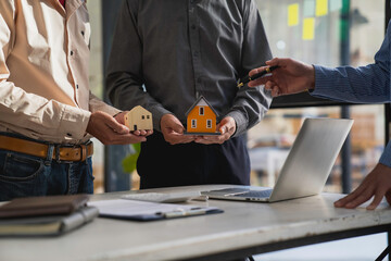 Real estate agents are negotiating house samples and house price contract agreements. Before handing over the house and keys to the customer, the concept of mortgage, purchase and home insurance.